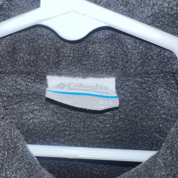 Kids Charcoal Columbia Fleece- Gently Used - Picture 4 of 4